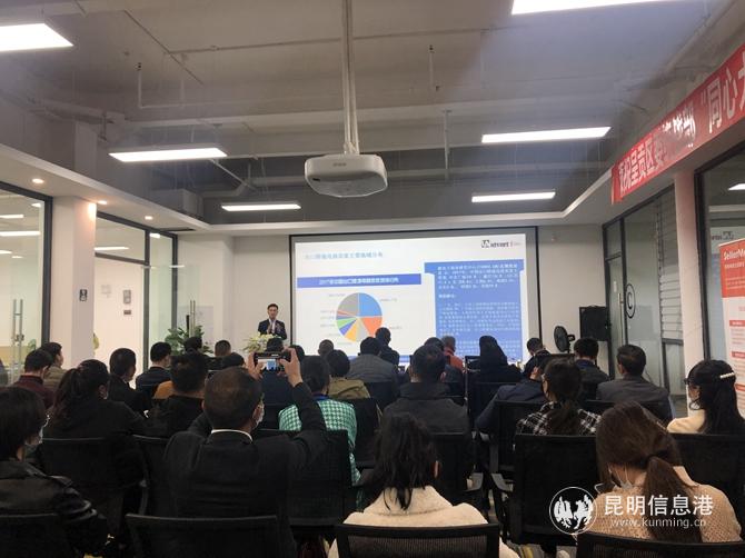 “新階同聚齊戰(zhàn)疫 創(chuàng)新跨境心交流”同心大講堂現(xiàn)場(chǎng)。記者上官艷君攝