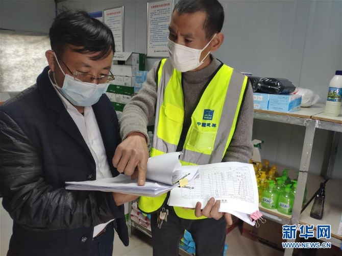 （一線抗疫群英譜·圖文互動）（1）“逆行者”曾陽春：步行十公里，他冒雨趕赴一線