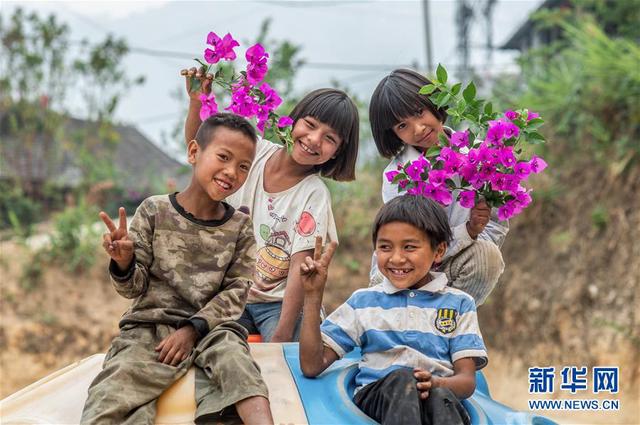 告別絕對貧困：云南拉祜山寨煥新顏.jpg