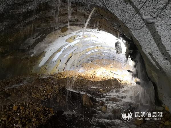 新平隧道發(fā)生涌水 新平隧道發(fā)生涌水