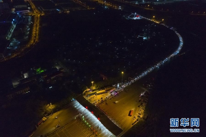 （新華全媒頭條·圖文互動(dòng)）（14）上下同心，守望相助——中國(guó)抗疫眾志成城的生動(dòng)實(shí)踐