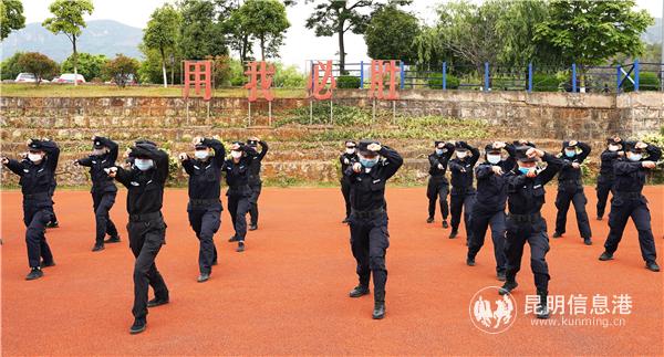 女子民警、輔警演練了“匕首術(shù)”-2