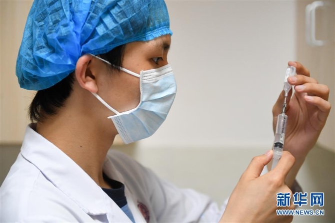 (圖片故事)(2)“我的職業(yè)生涯才剛剛開始”——回訪“95后”抗疫男護(hù)士