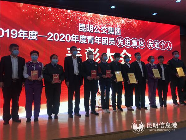 表彰先進(jìn)集體和個(gè)人01 表彰先進(jìn)集體和個(gè)人01