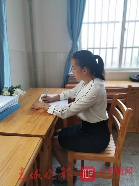 小學(xué)生開學(xué)未報(bào)到，老師在深山找到他