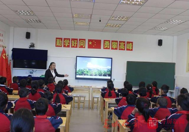 小學(xué)生開學(xué)未報(bào)到，老師在深山找到他