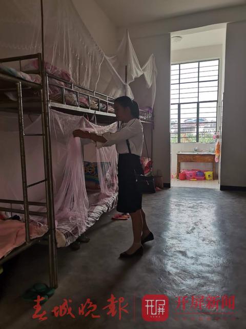 小學(xué)生開學(xué)未報(bào)到，老師在深山找到他