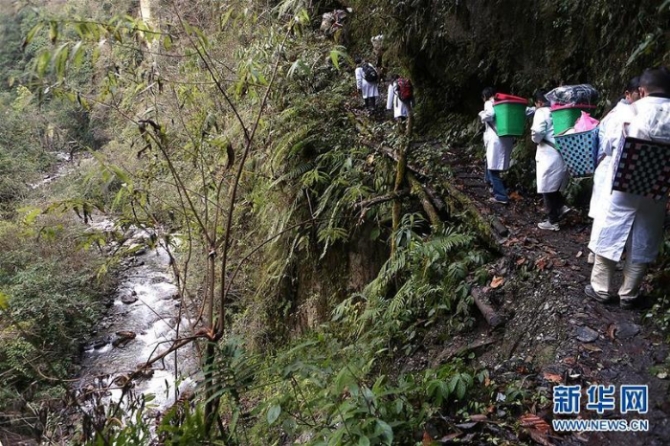 （新華全媒頭條·圖文互動）（3）大峽谷里的“背簍醫(yī)生”