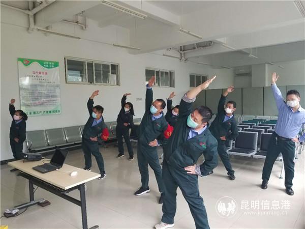 昆明公交二十車隊開展“學做廣播操”系列活動 昆明公交二十車隊開展“學做廣播操”系列活動