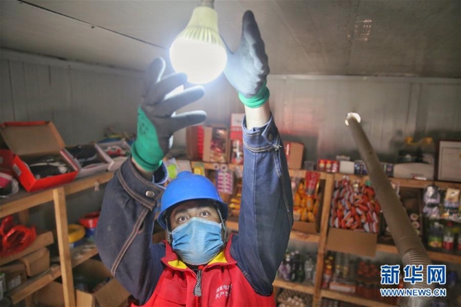 （決戰(zhàn)決勝脫貧攻堅·圖文互動）（2）新疆和田“抵邊村”農(nóng)牧民徹底告別缺電生活