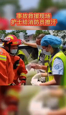 救援現(xiàn)場(chǎng)，萬(wàn)能消防員遇見護(hù)士小姐姐，一個(gè)舉動(dòng)暖化了