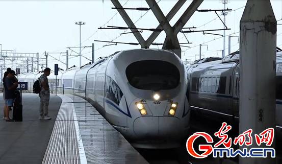 【理論面對(duì)面】姚洋:中國(guó)經(jīng)濟(jì)韌性強(qiáng) 老百姓的錢袋鼓 【理論面對(duì)面】姚洋:中國(guó)經(jīng)濟(jì)韌性強(qiáng) 老百姓的錢袋鼓