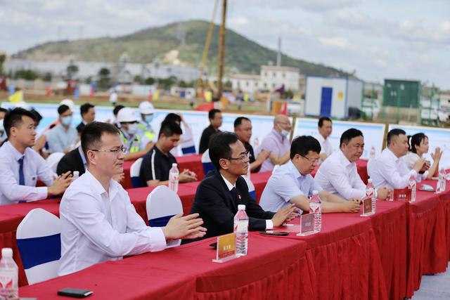 云南城投醫(yī)藥產(chǎn)業(yè)園啟動開工奠基儀式