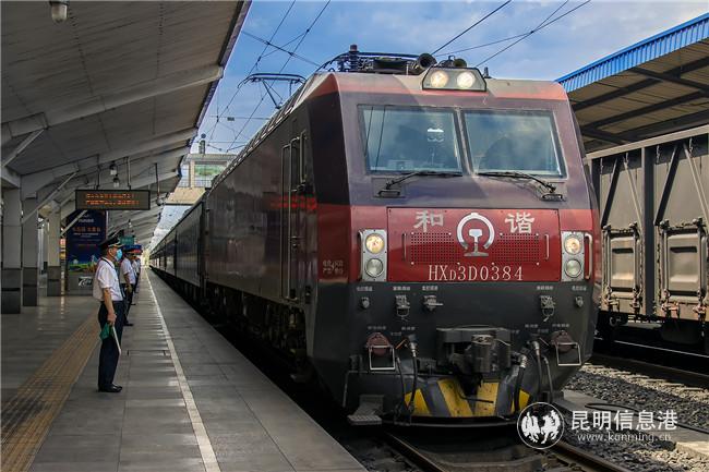 5月24日15時(shí)13分，最后一趟攀枝花至昆明6161次列車從攀枝花站開出。楊紫軒 陳暢供圖