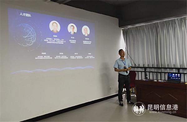 參賽項目正在進行現(xiàn)場路演。記者 張薇 攝