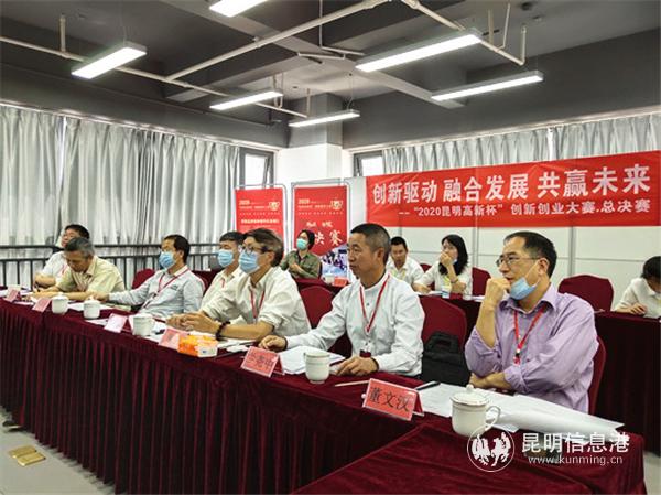 評審專家認(rèn)真聽取項目路演。記者 張薇 攝