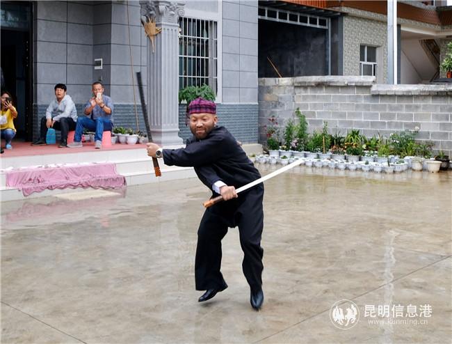 嘟達傳統(tǒng)體育項目。記者徐毅杰 攝2