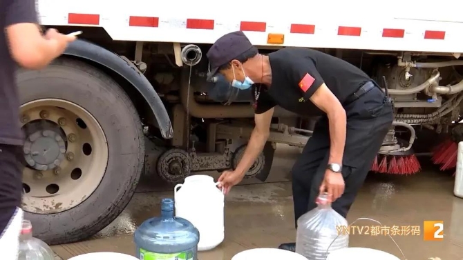 太平新城多小區(qū)停水，居民生活受影響，安寧組織應(yīng)急供水