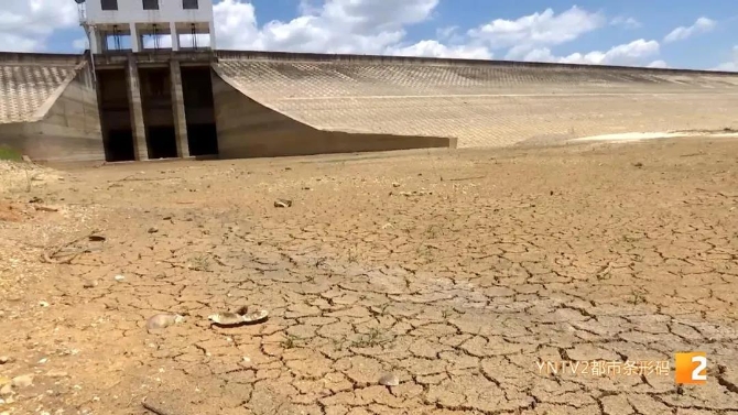 太平新城多小區(qū)停水，居民生活受影響，安寧組織應(yīng)急供水
