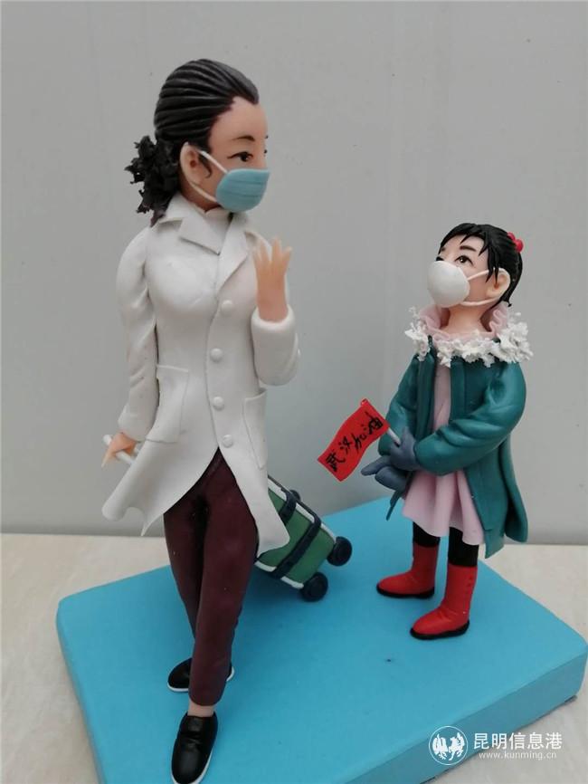 昆明市的非遺傳承人通過(guò)制作抗疫主題作品，加入抗疫宣傳的行列中，這些作品將在此次活動(dòng)中進(jìn)行線上展示。2供圖