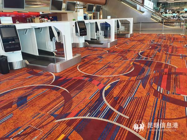 02.酷航旅客可使用自助行李托運(yùn)機(jī)