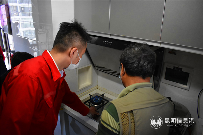 6月12日，都市名典等8個(gè)小區(qū)正式開(kāi)通天然氣。