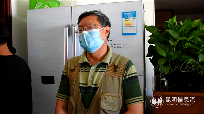 換上天然氣，市民周師傅很開(kāi)心。