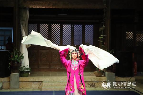 現(xiàn)場水袖互動表演。