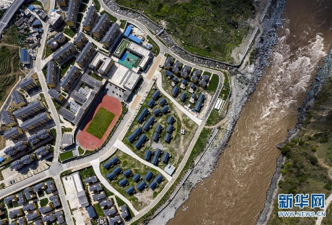 （體育·圖文互動）（3）從0到1，怒江大峽谷的娃娃有了標準足球場