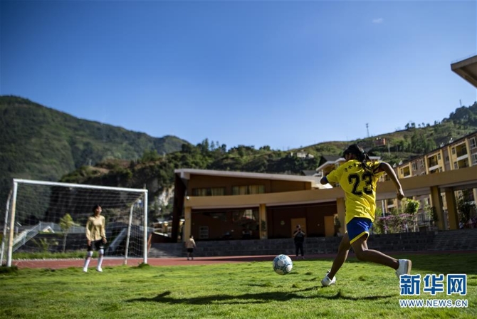 （體育·圖文互動）（8）從0到1，怒江大峽谷的娃娃有了標準足球場