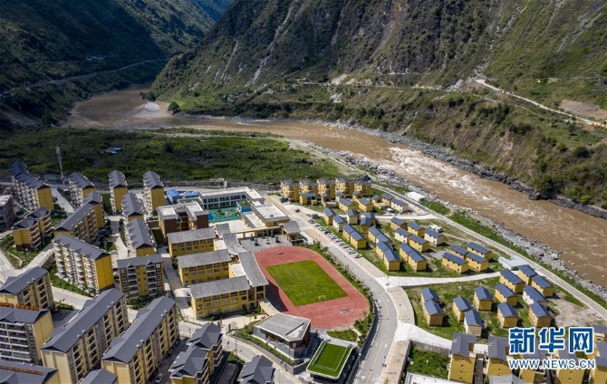 （體育·圖文互動）（9）從0到1，怒江大峽谷的娃娃有了標準足球場