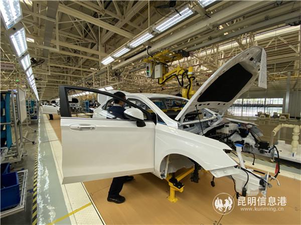 北汽昆明基地總裝車間。記者俞逍 攝