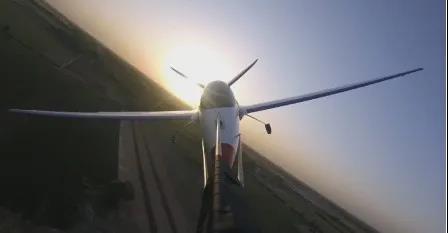 航天三院主動(dòng)氣動(dòng)彈性驗(yàn)證機(jī)成功首飛