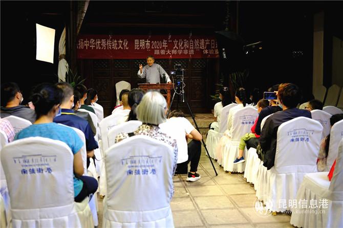 “跟著大師學非遺”（云南評書）直播現(xiàn)場。_副本