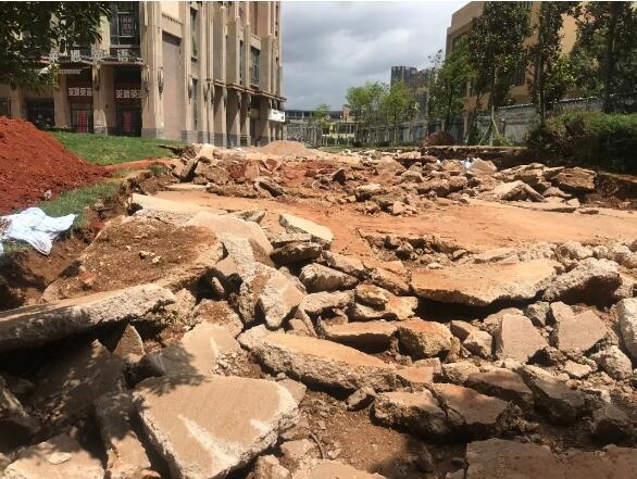 神操作！昆明一小區(qū)要將綠化帶改停車場？業(yè)主……