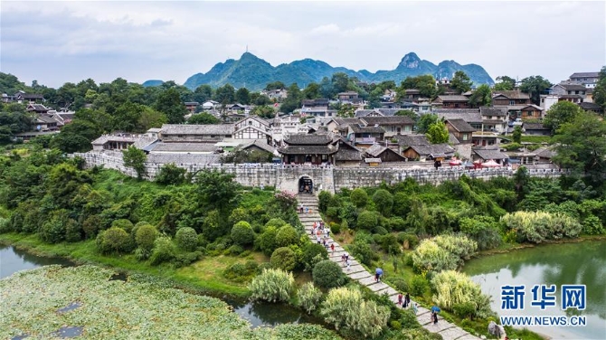 夏日古鎮(zhèn)風(fēng)光美 (環(huán)境)(1)夏日古鎮(zhèn)風(fēng)光美