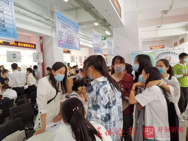 昆明市高校畢業(yè)生就業(yè)創(chuàng)業(yè)服務(wù)月首場(chǎng)招聘來了