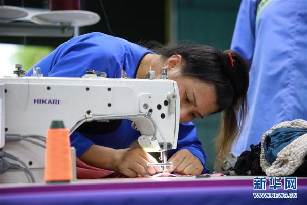 貴州榕江:扶貧車間進苗寨 貴州榕江:扶貧車間進苗寨