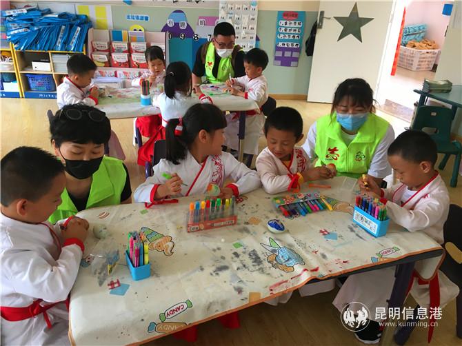 志愿者組織兒童畫彩蛋 志愿者組織兒童畫彩蛋