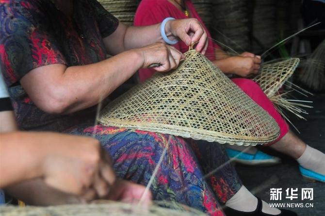 (社會)(3)趕制斗笠迎“雙搶”