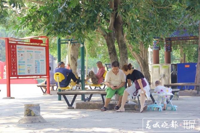 元江：持續(xù)被高溫?zé)崂恕鞍云痢?/></p><p style=