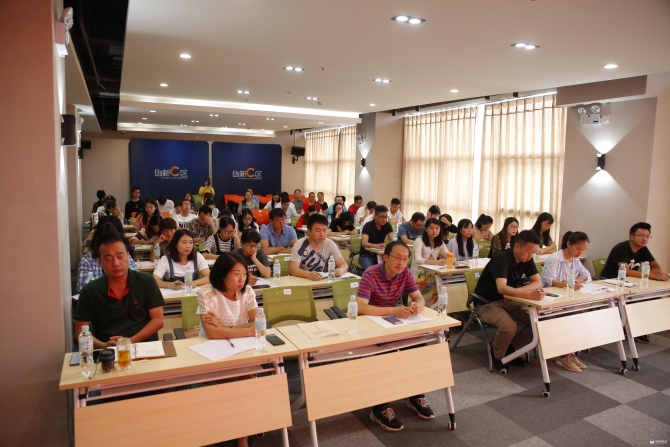 4.參訓學員專心聽講 4.參訓學員專心聽講