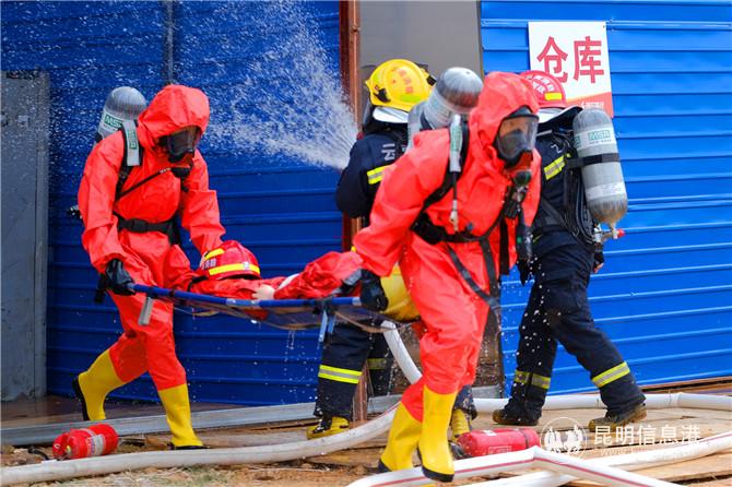 滅火的同時撤離傷員