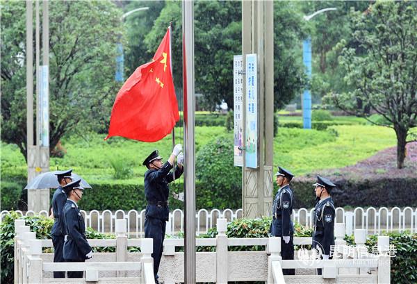 升國旗儀式。昆明日報 記者王俊星攝