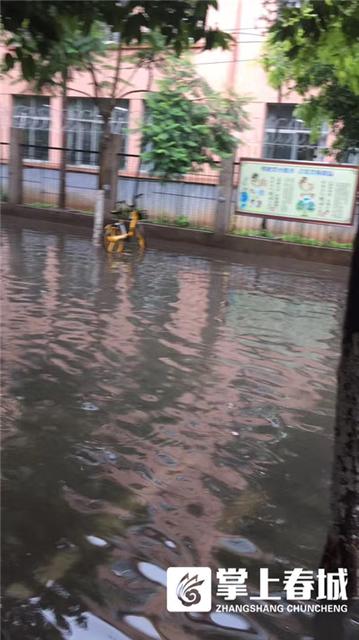 早9點50分，堵車