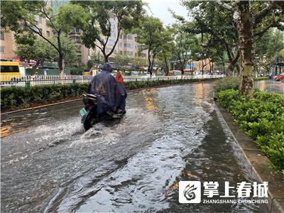 早9點50分，堵車