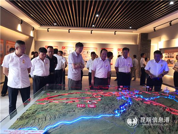 與會領導參觀紀念館 與會領導參觀紀念館