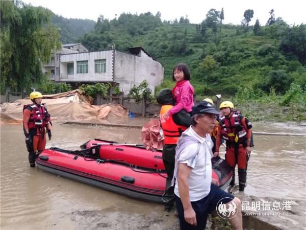 緊急救援被困師生
