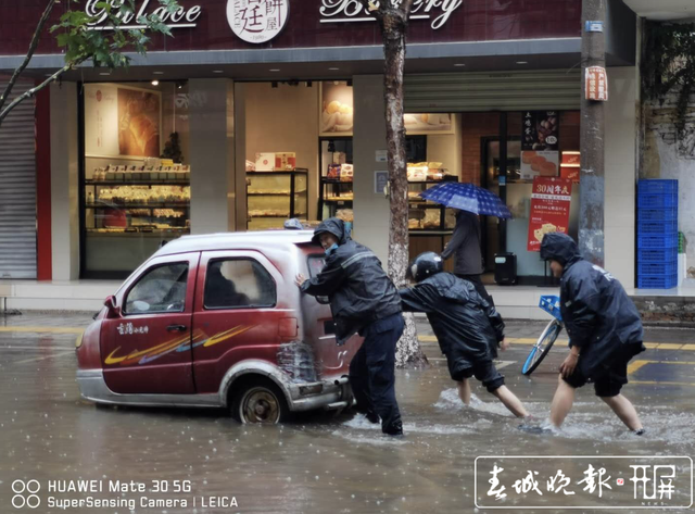 雨中百態(tài) (3).png