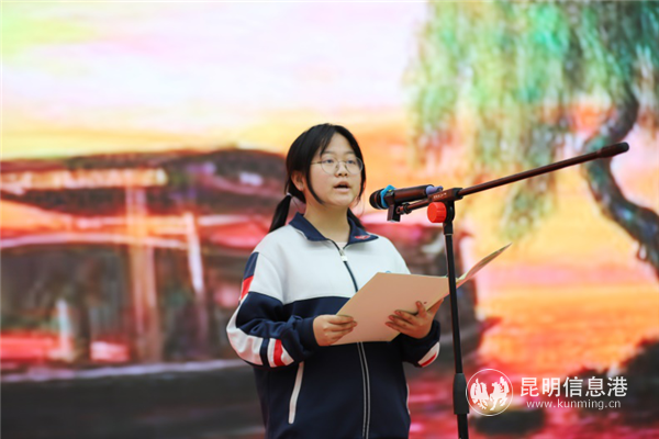 高一年級(jí)6班學(xué)生楊媛琪代表學(xué)生作了發(fā)言。 許雁祥 攝